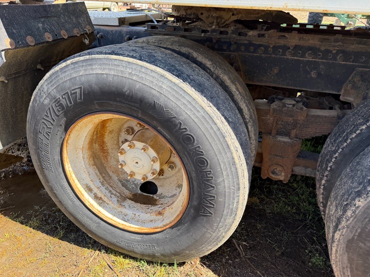 #42453-•-1996-freightliner-daycab-truck-tractor-vin:-1fupdcxb8th744360-image-7