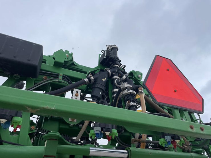 2018-john-deere-r4045-image-31