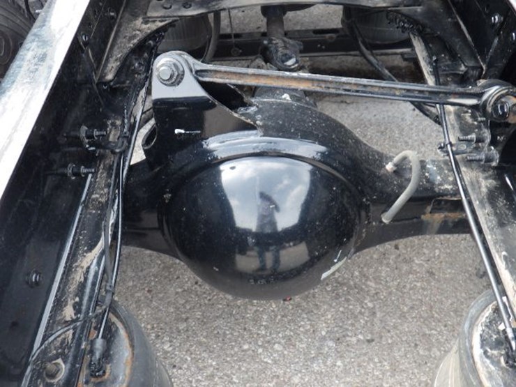 2022-volvo-vnl300-image-14