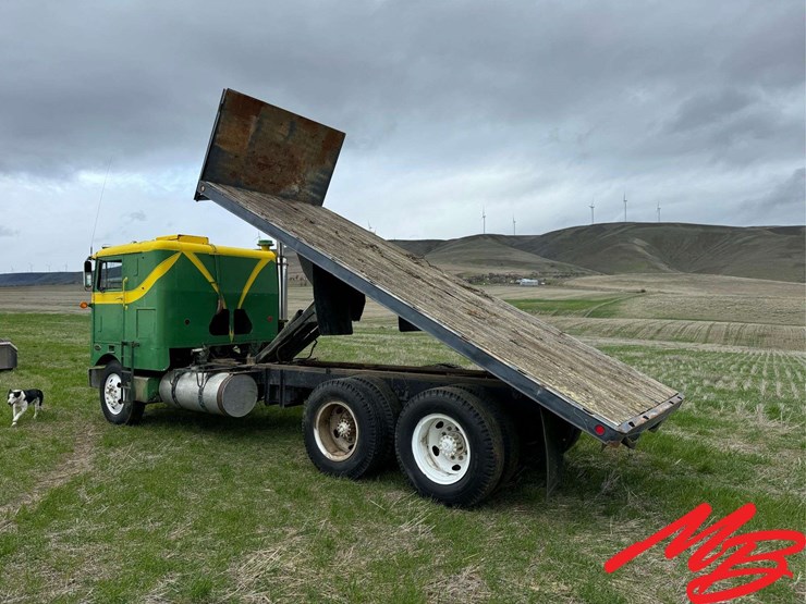 peterbilt-362-image-16