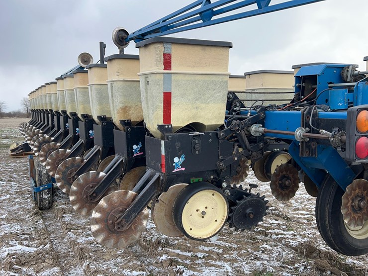 kinze-2600-image-17