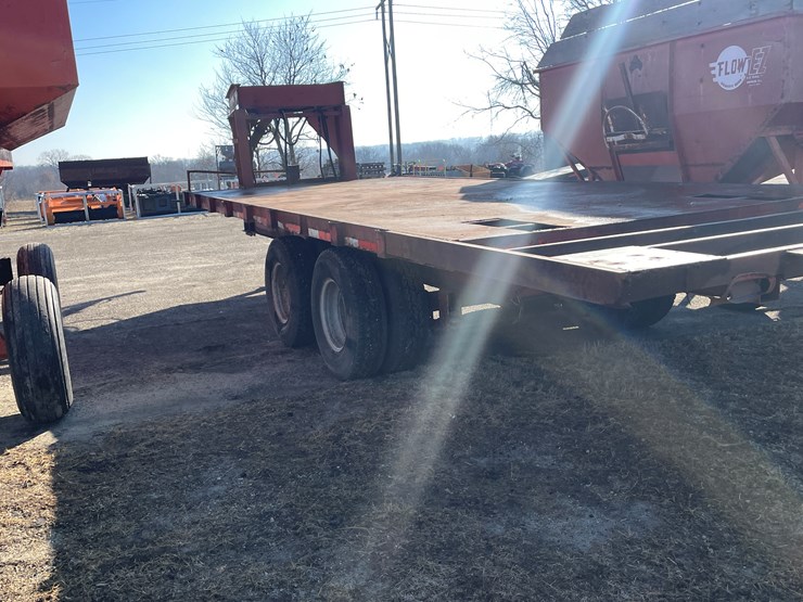#1091-•-heavy-gooseneck-flatbed-trailer-with-hoist-(no-title)-image-6