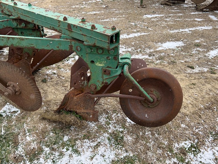 john-deere-3-btm-plow-image-2