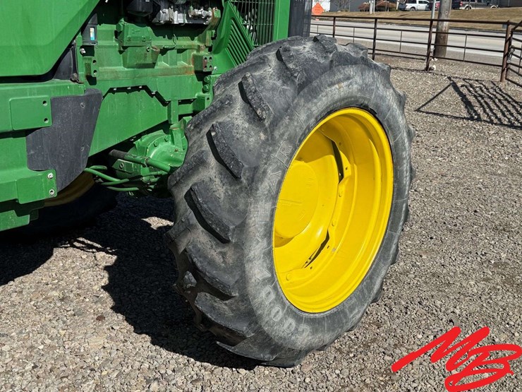 2000-john-deere-8210-image-11