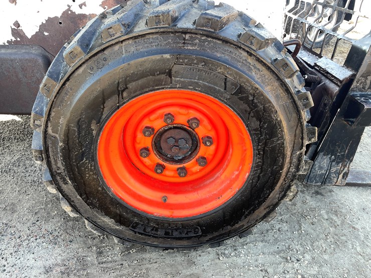 2008-bobcat-s330-image-21