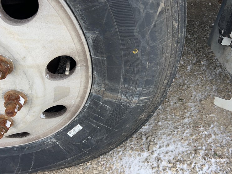 2017-kenworth-t680-image-11