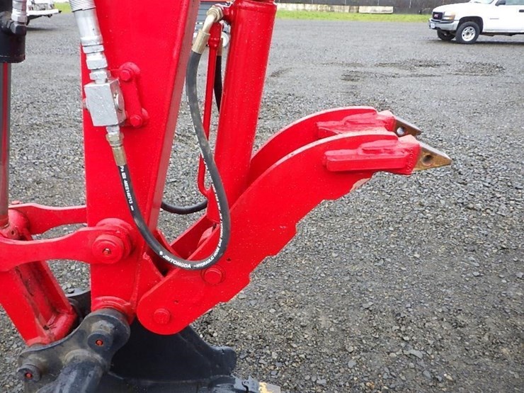 2013-yanmar-vio35-5b-image-18