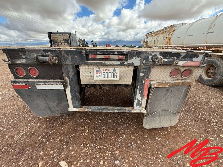 32'-flatbed-trailer-image-4