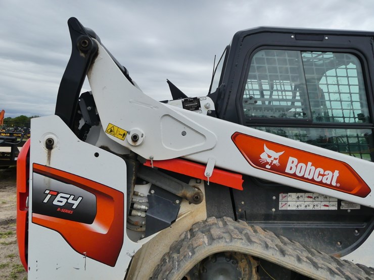 2023-bobcat-t64-image-8