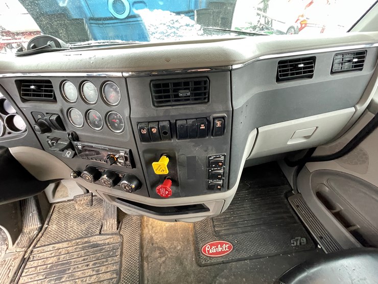 2019-peterbilt-579-image-57