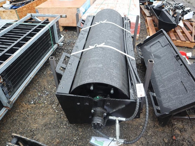 future-skid-steer-vibratory-roller-image-3