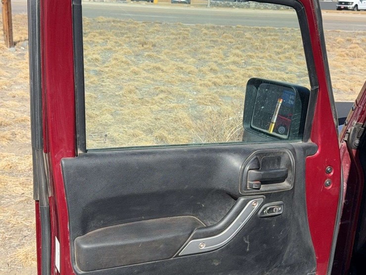 2012-jeep-wrangler-image-19