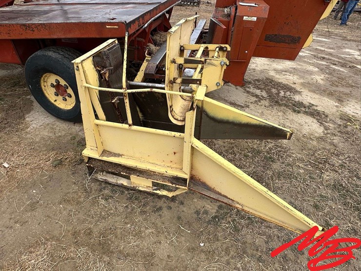 new-holland-1048-image-9