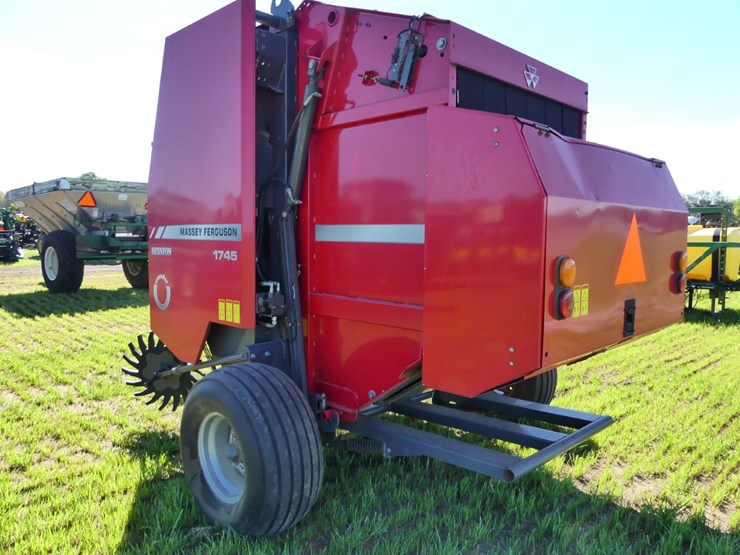 massey-ferguson-1745-image-3