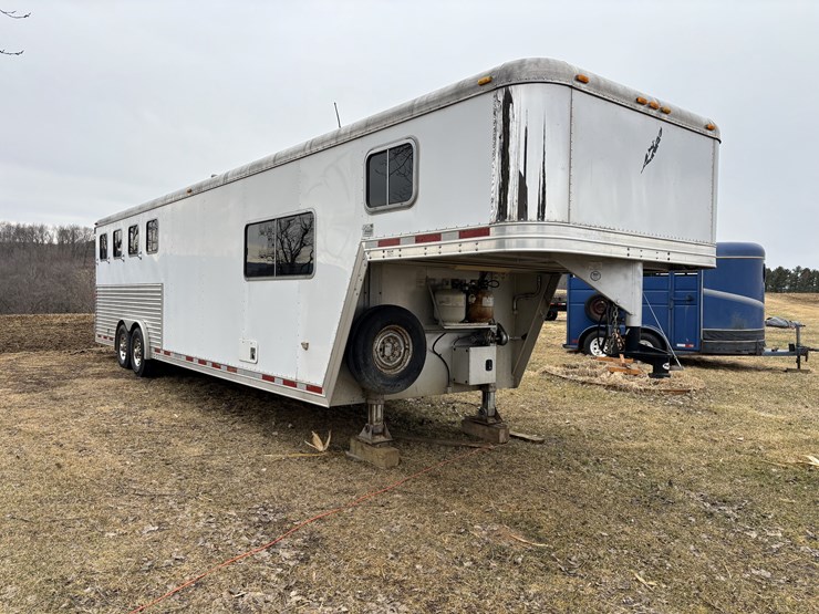 #1075-•-2005-featherlite-(4)-horse-slant-load-trailer-with-living-quarters-(nelson,-wi)-(has-wi-title)-image-2