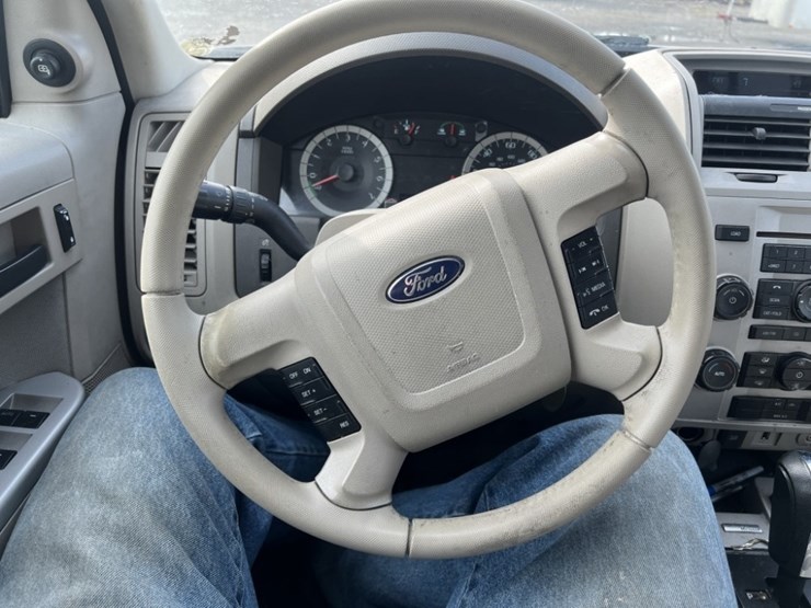 2012-ford-escape-image-25
