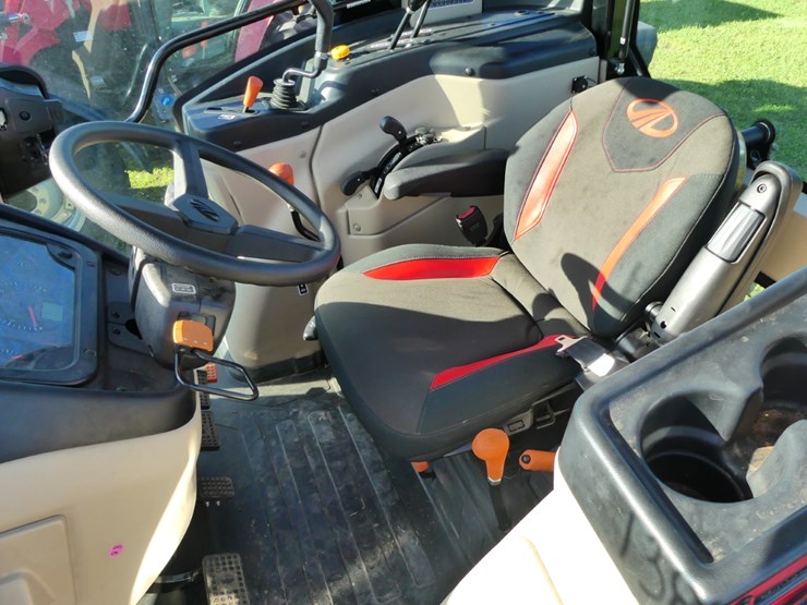 2020-mahindra-6075-image-12