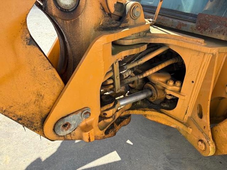 2002-case-590sl-image-13