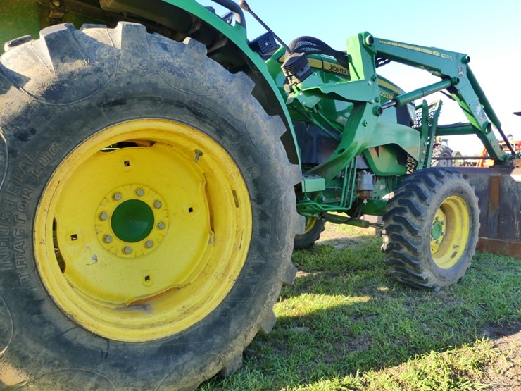 2018-john-deere-4052m-image-6