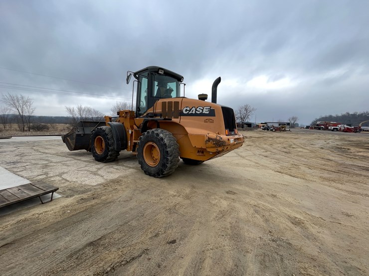 2008-case-621e-xr-image-3