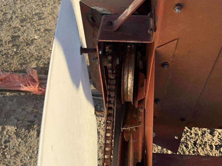 sunflower-header-24’-w/-lucke-shields-and-lucke-pans-image-9