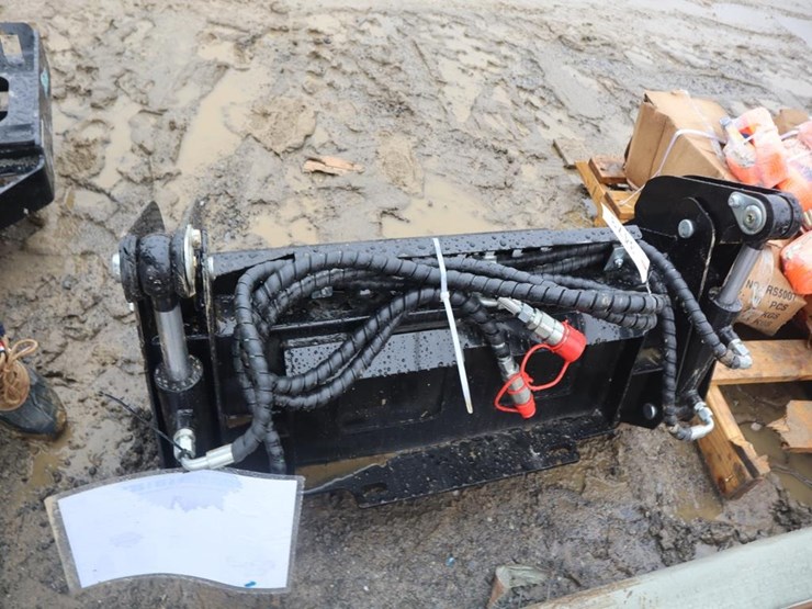 future-mini-skid-steer-4-in-1-bucket-image-4