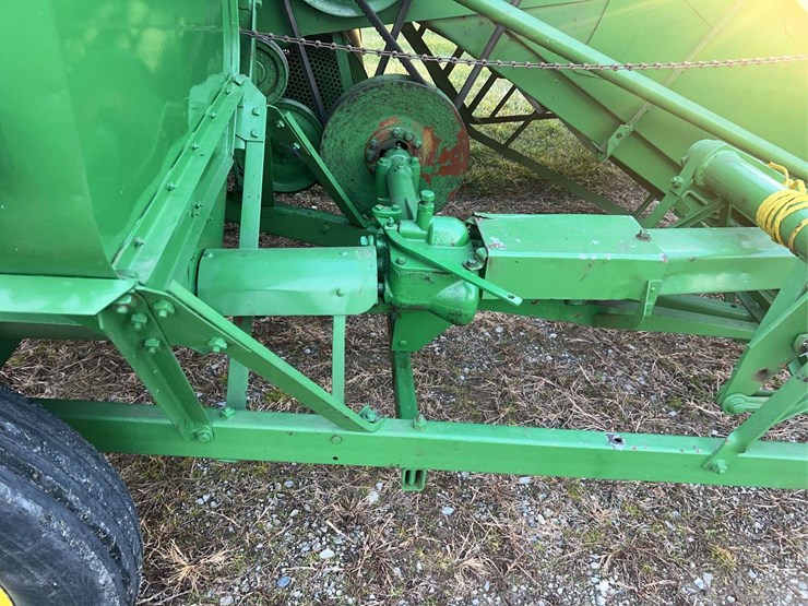 john-deere-no.-12a-pull-type-combine-image-29