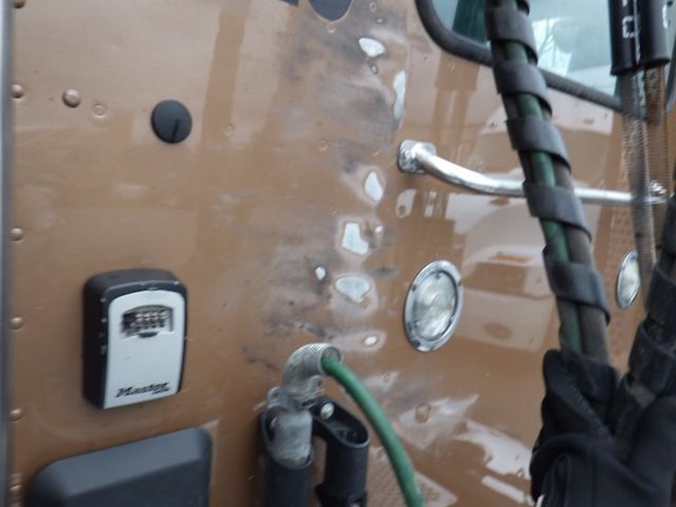 2022-kenworth-t680-image-16