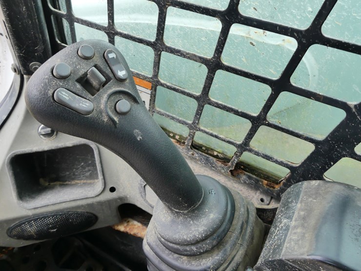 2014-bobcat-t870-image-13