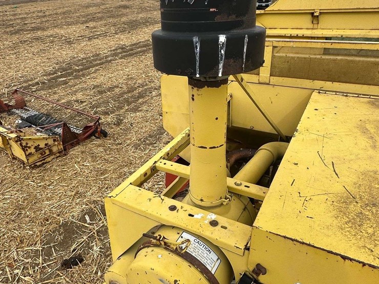 new-holland-70-image-34