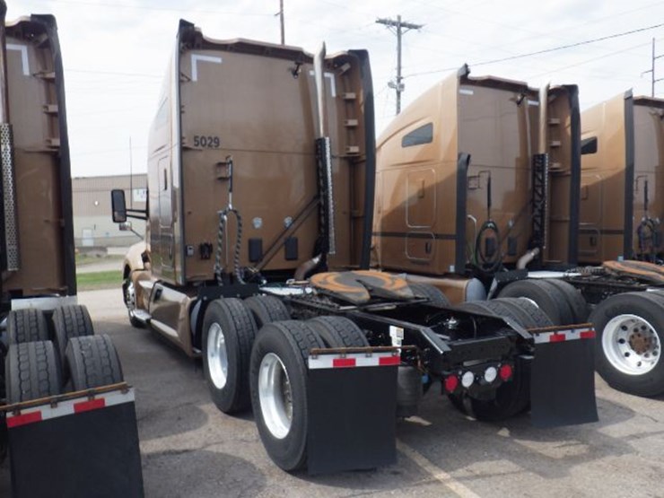 2022-kenworth-t680-image-15