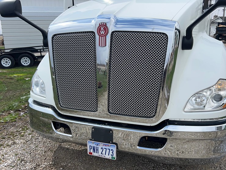 2017-kenworth-t680-image-7