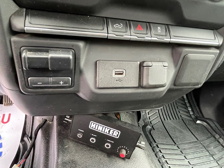 2020-chevrolet-2500hd-image-36