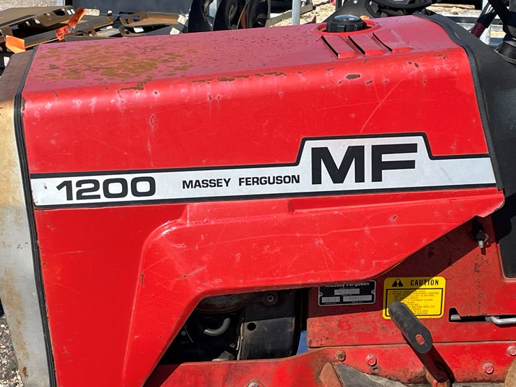 massey-ferguson-1200-image-12