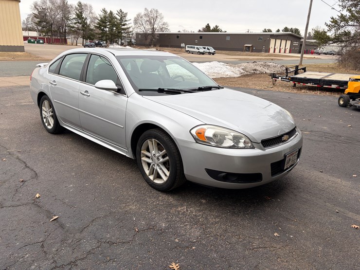 #1021-•-2014-chevy-impala-ltz-limited-(eau-claire,-wi)-(has-wi-title)-image-3