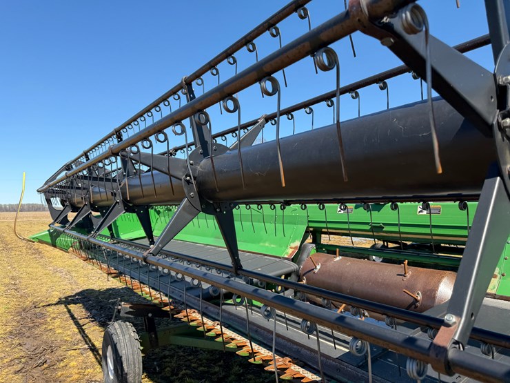 2013-john-deere-630d-image-32