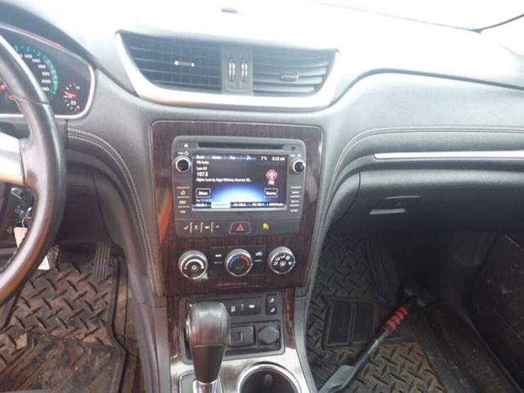 2015-chevrolet-traverse-image-24