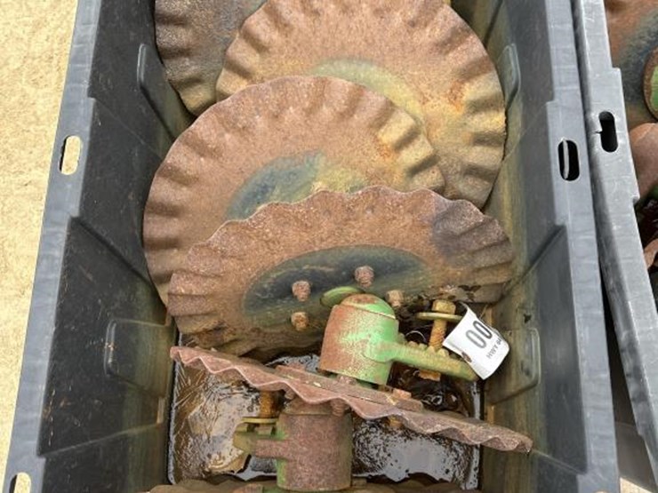 #44-•-pallet-of-totes-with-john-deere-no-till-coulters-image-3