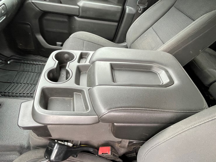 2020-chevrolet-2500hd-image-32