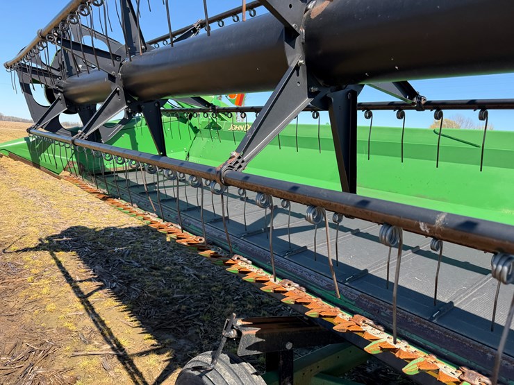 2013-john-deere-630d-image-37