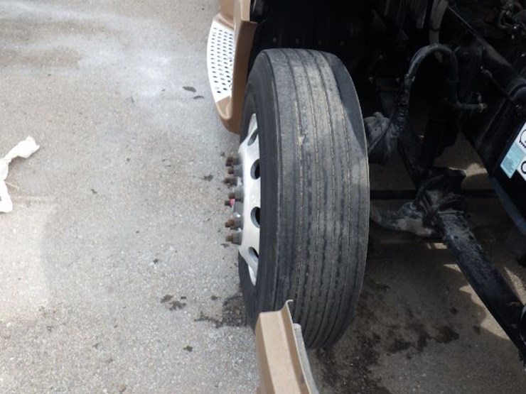 2022-kenworth-t680-image-27