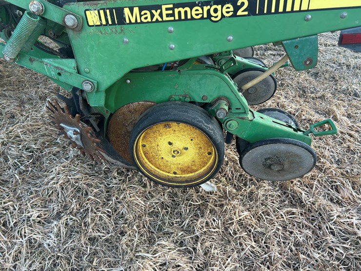 john-deere-12-image-7