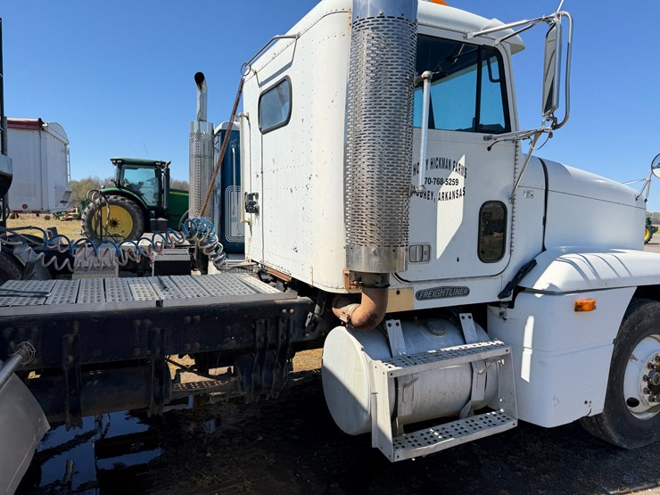 #42453-•-1996-freightliner-daycab-truck-tractor-vin:-1fupdcxb8th744360-image-40