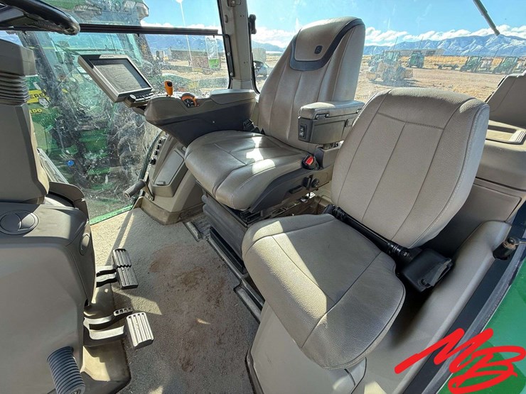 2021-john-deere-8r-370-image-19