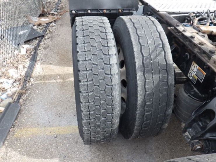 2022-kenworth-t680-image-17