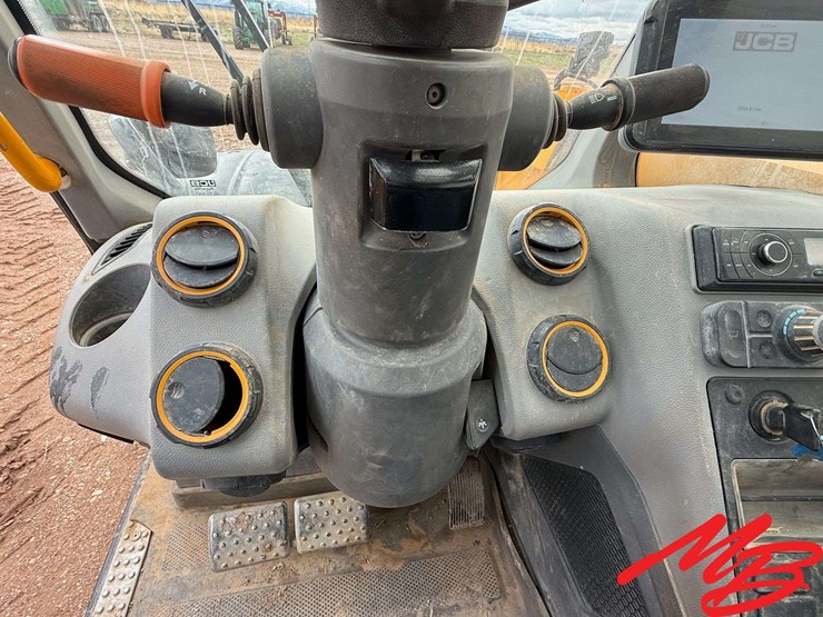 2021-jcb-542-70-agri-plus-image-13