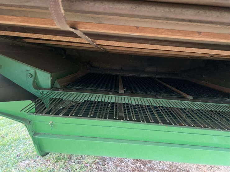 john-deere-no.-12a-pull-type-combine-image-45