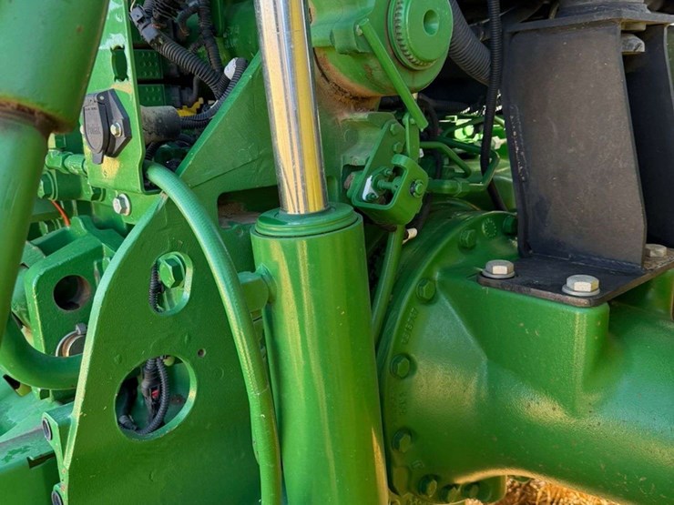 2015-john-deere-7210r-image-22