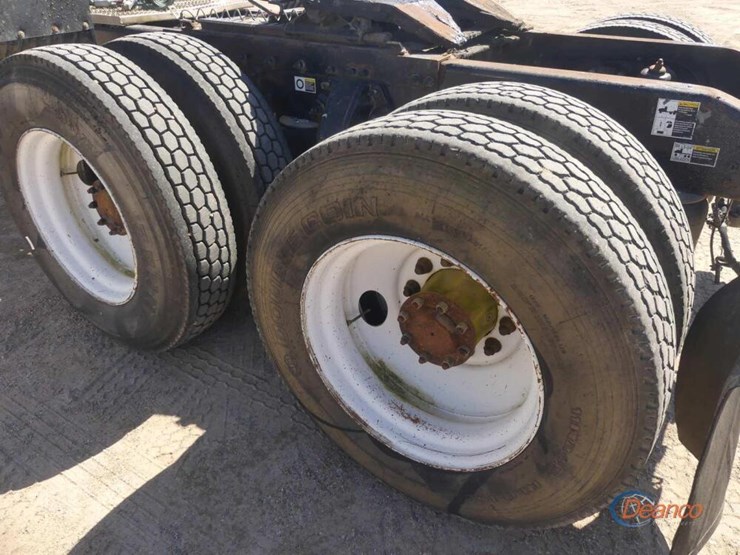 2016-peterbilt-579-image-4