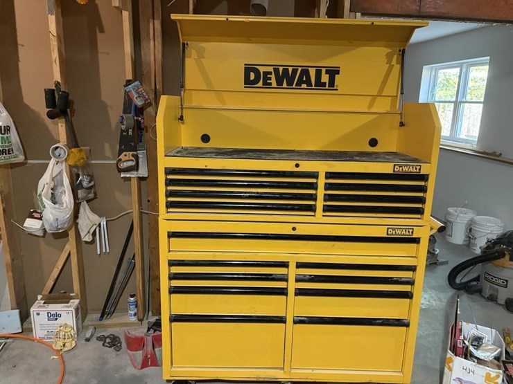 dewalt-rolling-tool-chest-image-1